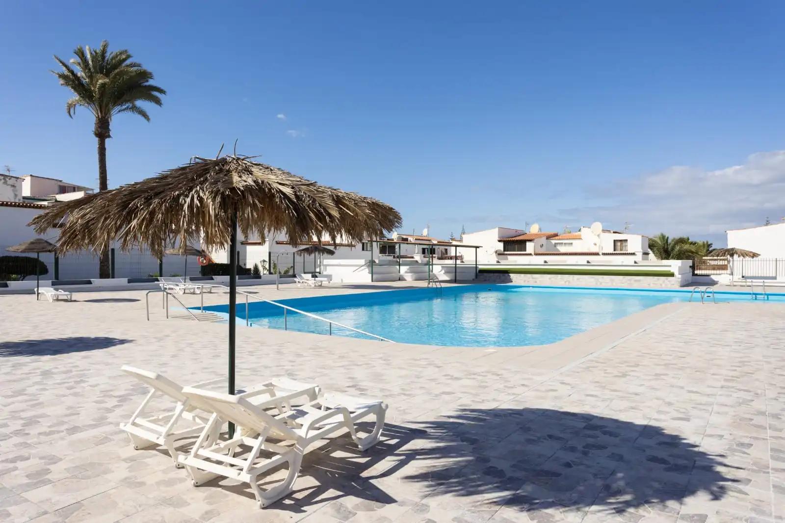 Piscina de Dúplex en venta en Arona con Terraza, Amueblado y Horno