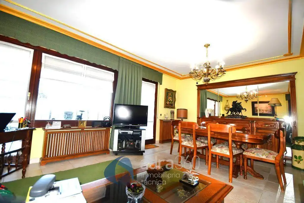 Sala de estar de Casa adosada en venta en Lardero con Calefacción, Terraza y Trastero
