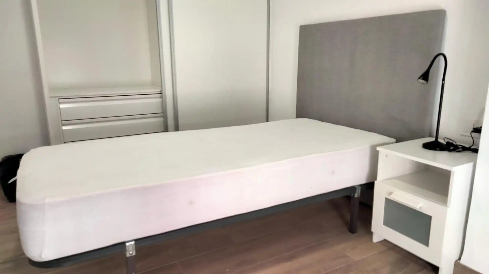 Habitación de Piso de alquiler en Elche / Elx con Amueblado y Balcón