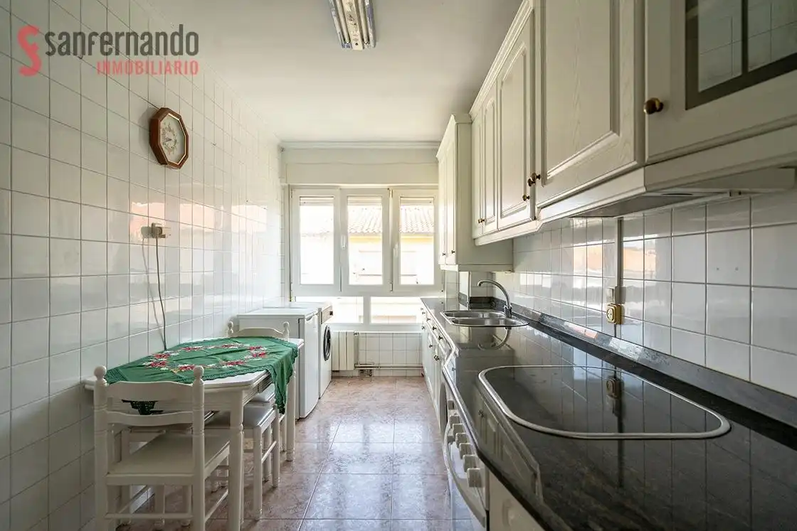 Piso con ascensor en venta en Calle Calle Agustín Riancho, imagen 7