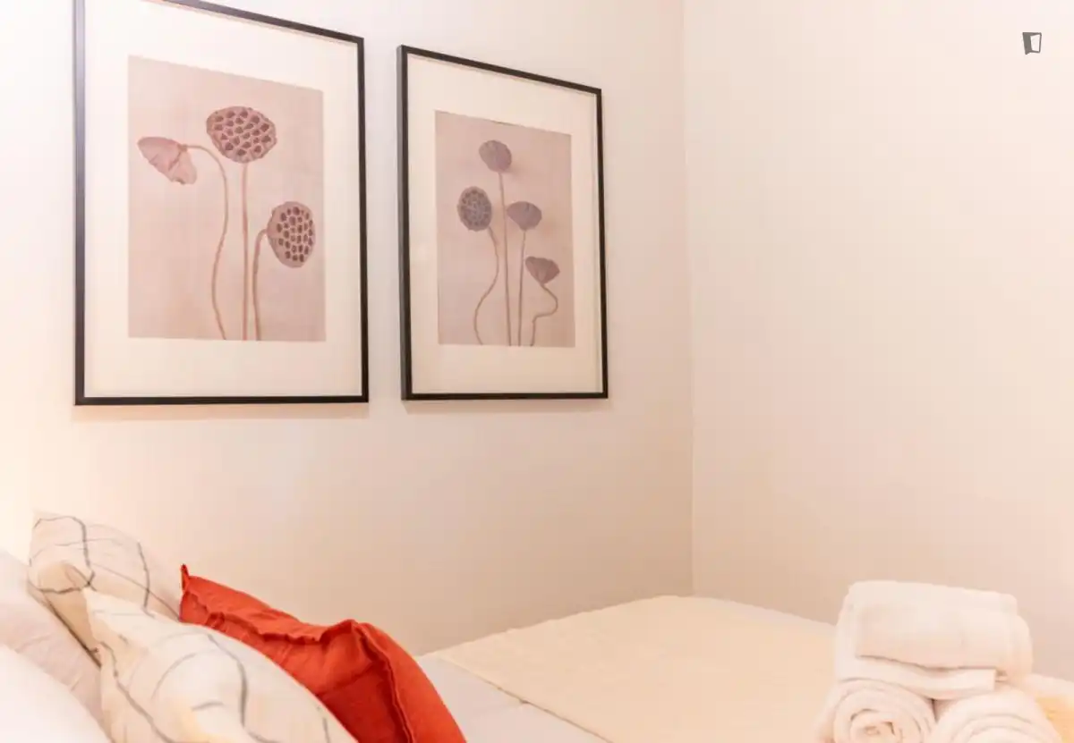 Dormitori de Apartament de lloguer en Madrid amb Aire condicionat, Moblat i Rentadora