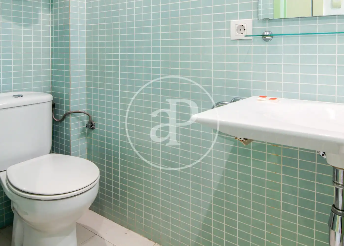 Bany de Pis en venda en Barcelona amb Aire condicionat, Calefacció i Moblat