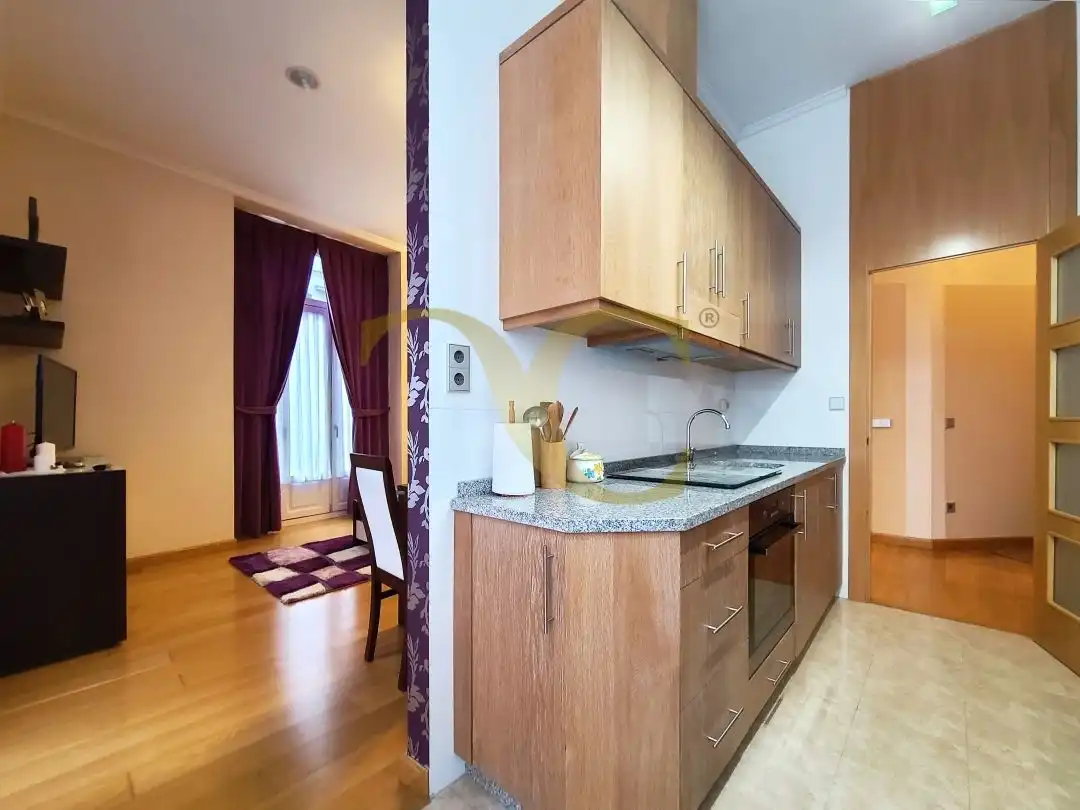 Cuina de Apartament en venda en Gijón  amb Calefacció, Moblat i Balcó