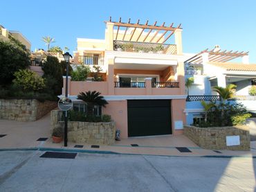 Casa a schiera con balcone in vendita a Nueva Andalucía