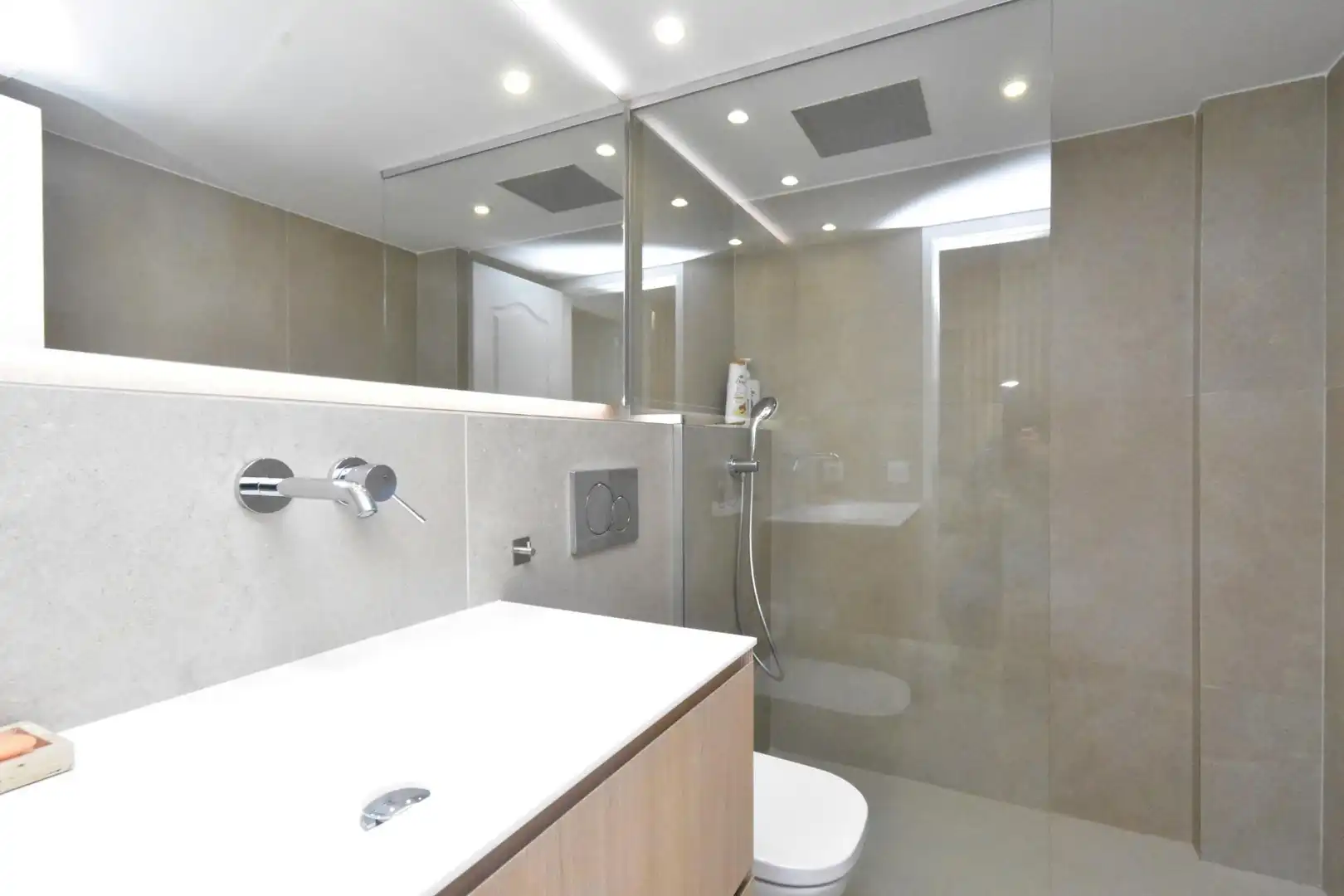 Baño de Planta baja en venta en  Palma de Mallorca con Aire acondicionado, Calefacción y Jardín privado