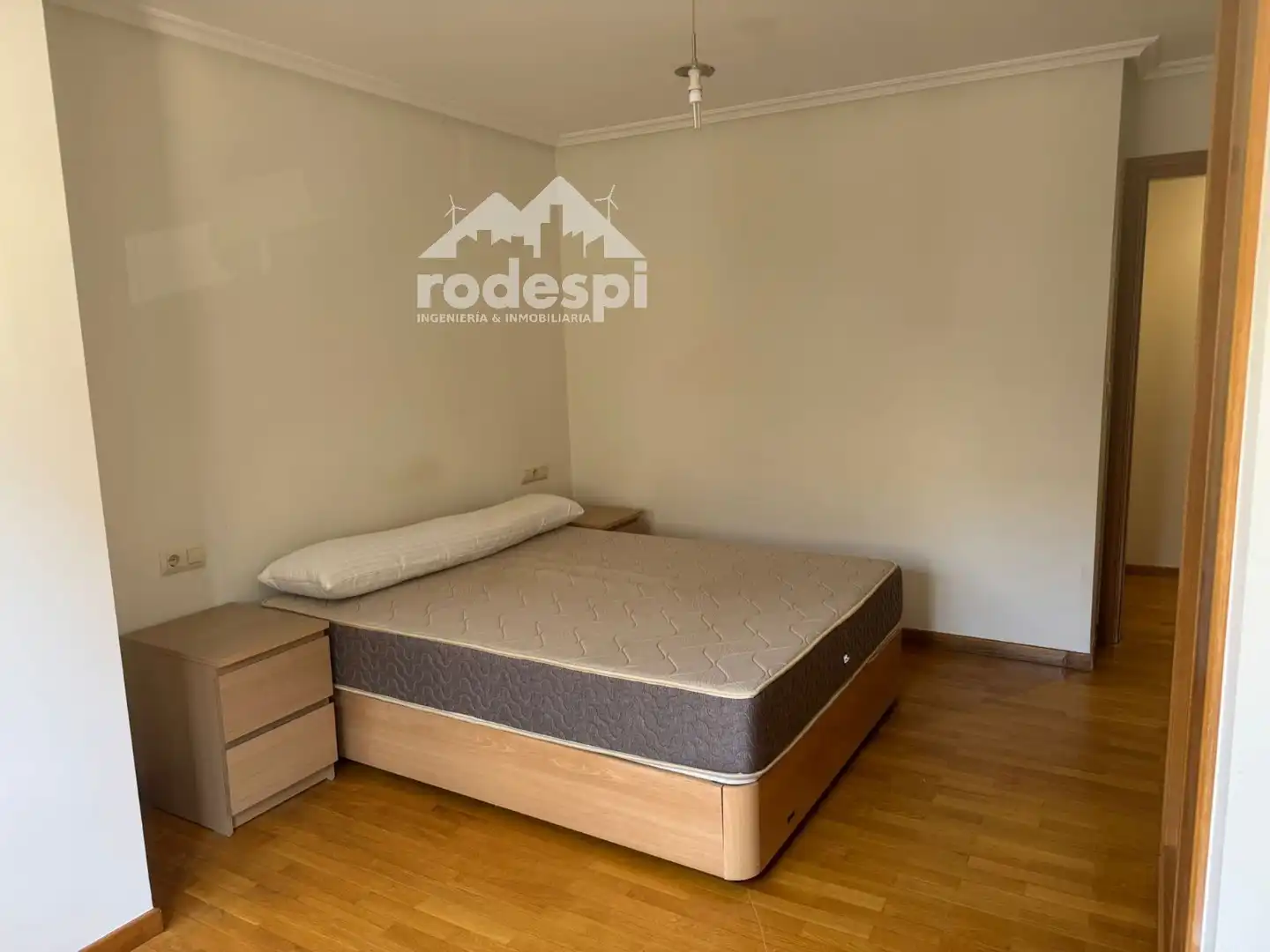 Habitación de Piso de alquiler en Ourense Capital  con Trastero y Amueblado