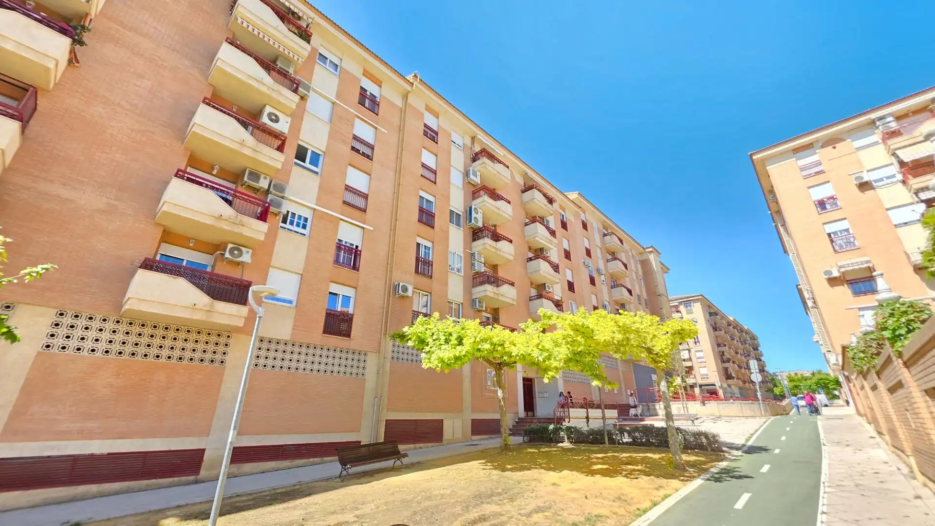 Vista exterior de Pis en venda en Jaén amb Aire condicionat, Calefacció i Terrassa