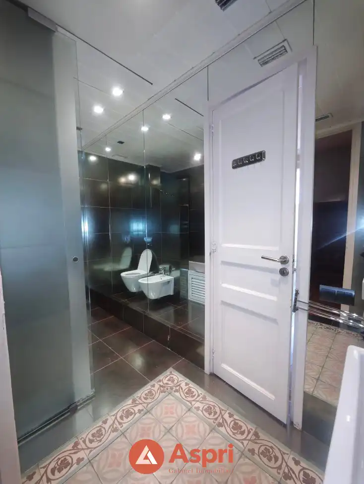 Baño de Piso de alquiler en Barcelona con Aire acondicionado, Jardín privado y Terraza