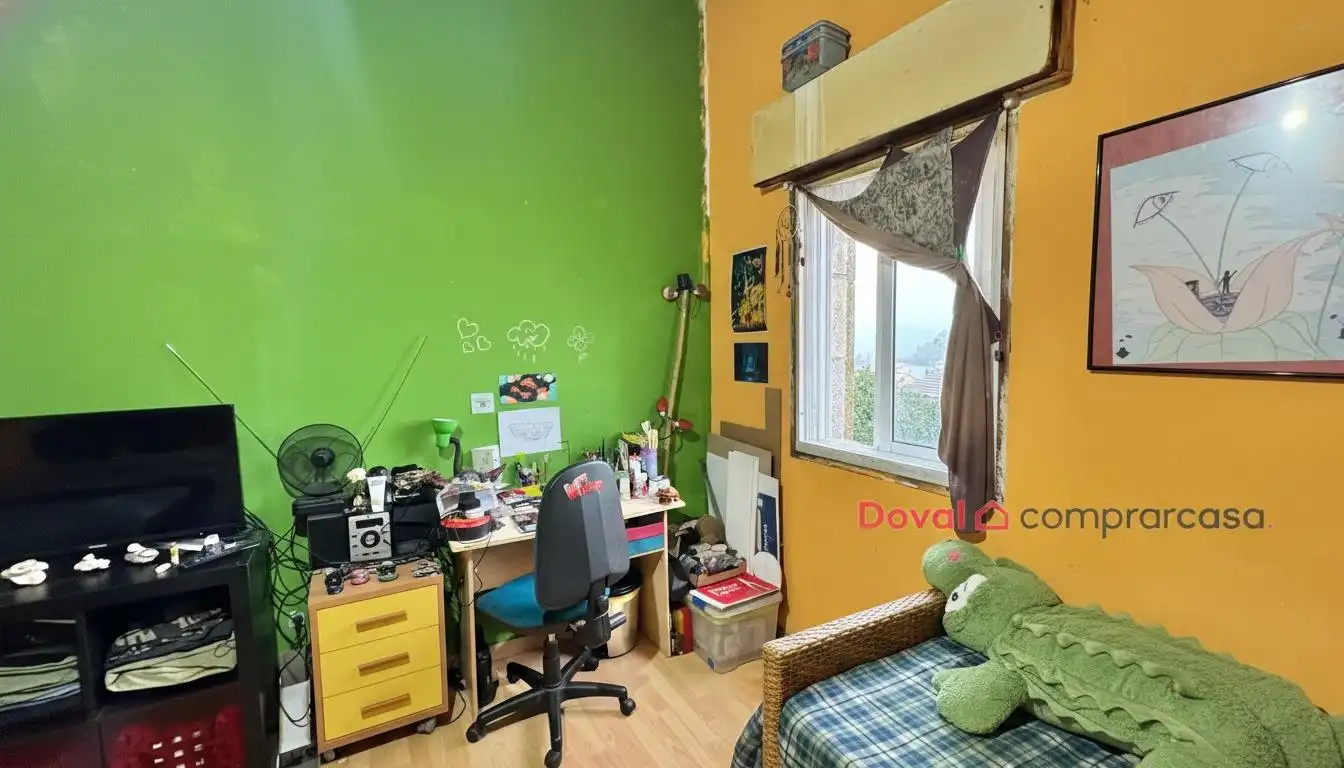 Habitación de Casa o chalet en venta en Vigo  con Calefacción, Jardín privado y Parquet