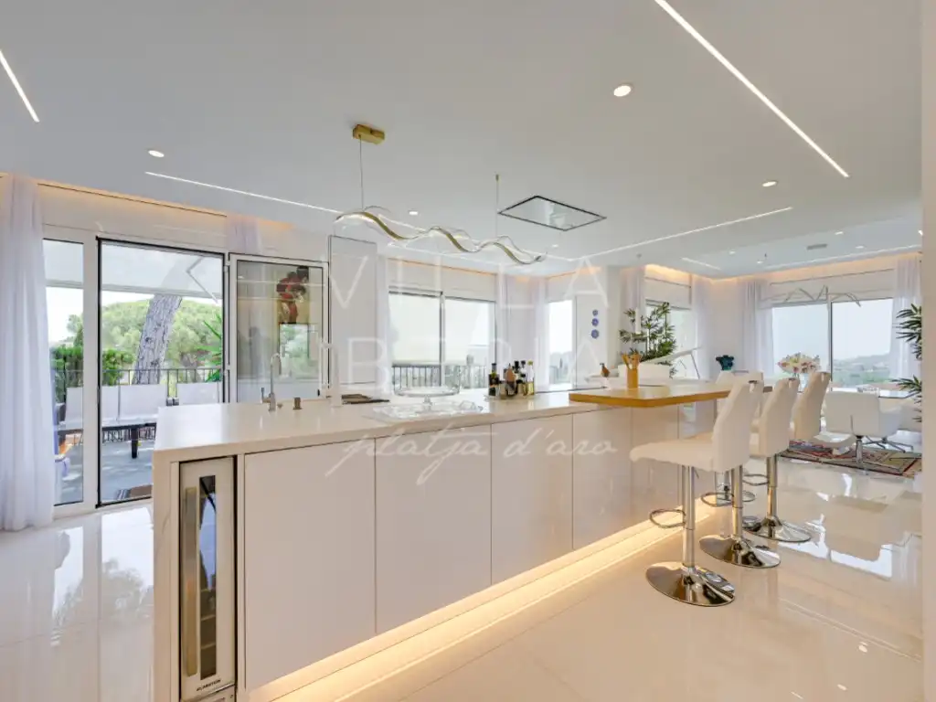 Cocina de Casa o chalet en venta en Castell d'Aro, Platja d'Aro i s'Agaró con Aire acondicionado, Calefacción y Jardín privado