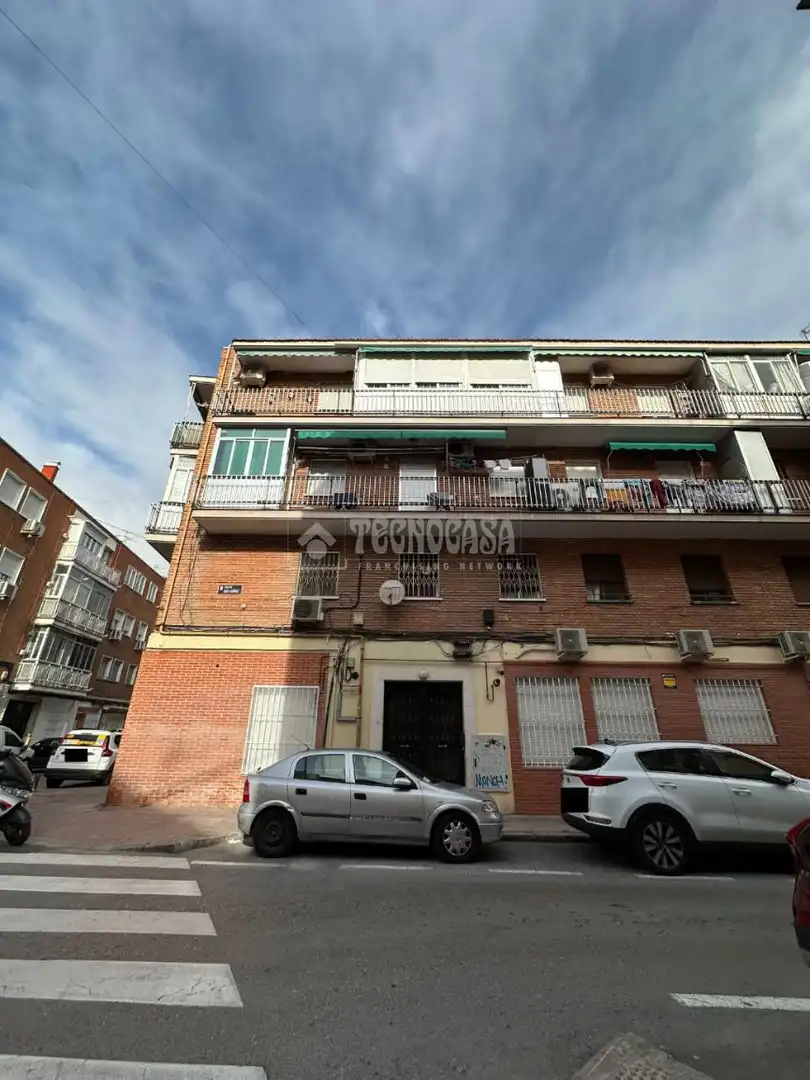 Vista exterior de Piso en venta en Madrid con Calefacción y Terraza