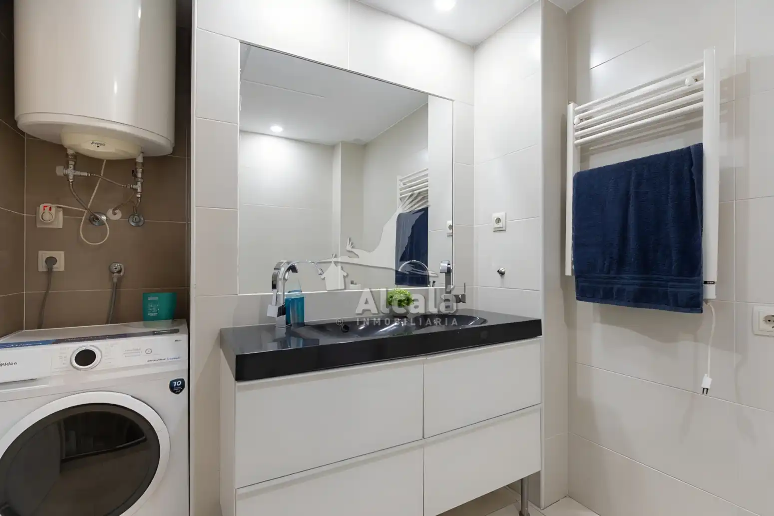Baño de Piso en venta en Alcalá de Henares con Aire acondicionado, Calefacción y Jardín privado