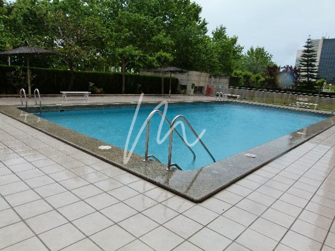 Swimming pool of Flat to rent in  Valencia Capital  with Air Conditioner, Heating and Furnished