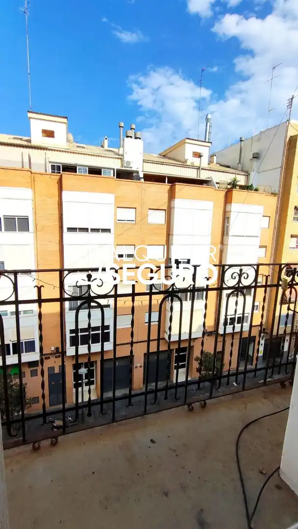 Vista exterior de Pis de lloguer en Valencia amb Aire condicionat, Terrassa i Moblat