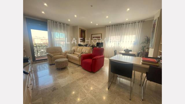 Piso en Venta en Parque Ayala - Jardín de la Abadía - Huelín