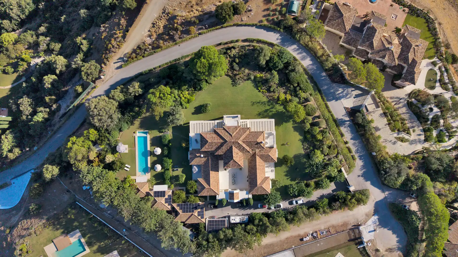 Vista exterior de Casa o xalet de lloguer en Benahavís amb Calefacció, Jardí privat i Terrassa