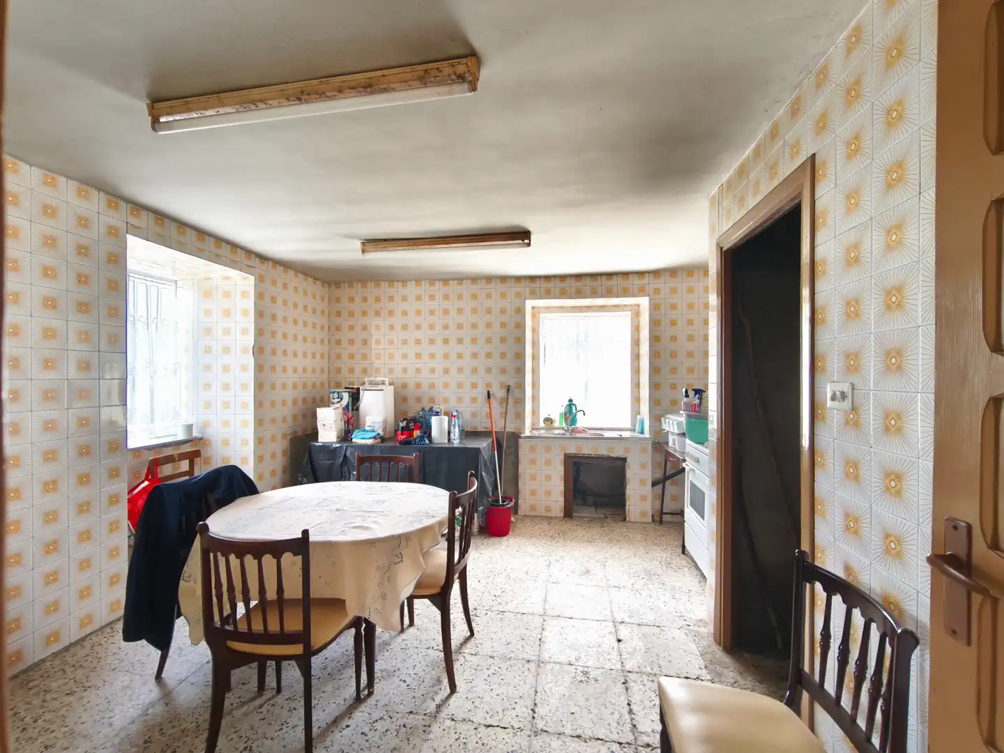 Cuina de Casa o xalet en venda en Santiago de Compostela  amb Jardí privat, Terrassa i Traster
