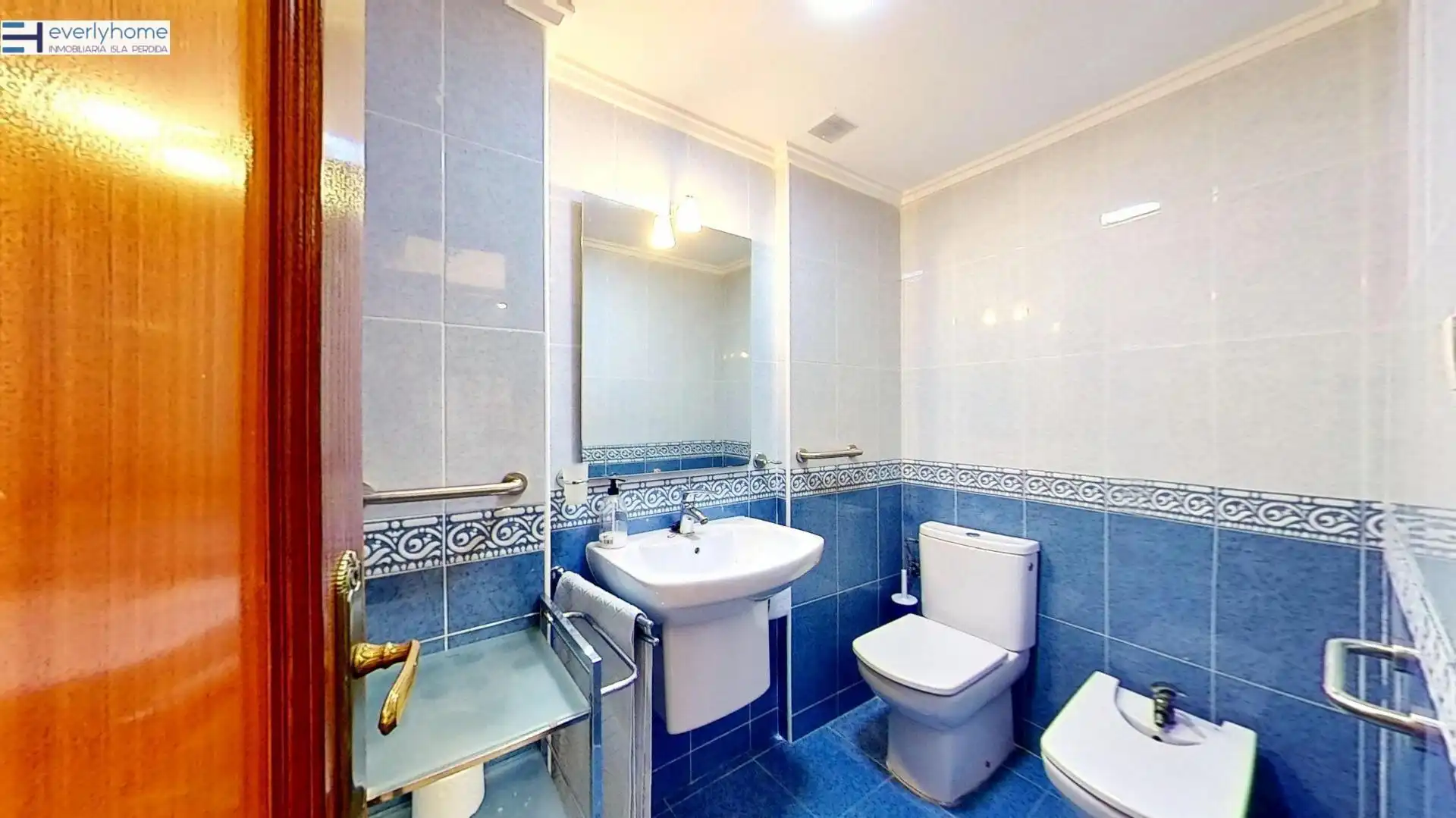 Bathroom of Flat for sale in Valencia  with Furnished and Balcony