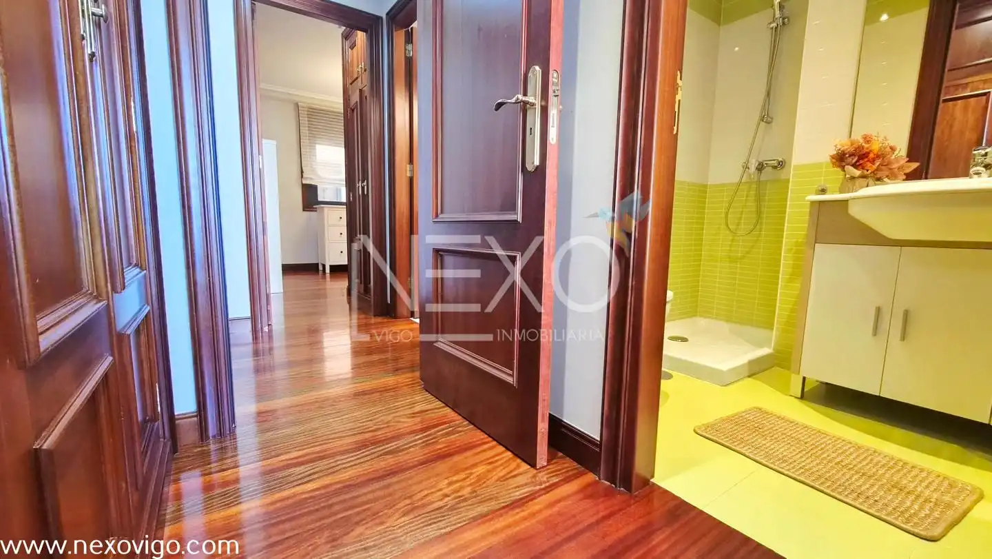 Piso en venta en Vigo  con Calefacción, Parquet y Trastero