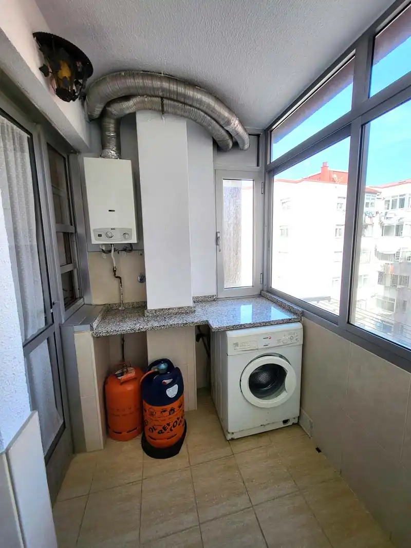 Cocina de Piso de alquiler en Vigo  con Calefacción, Trastero y Amueblado