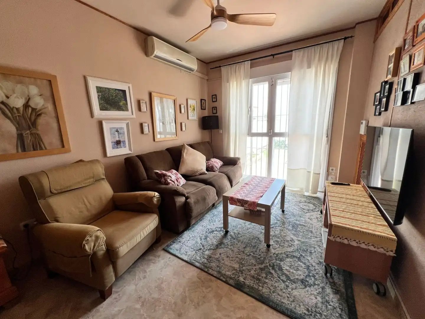 Wohnzimmer von Einfamilien-Reihenhaus zum Verkauf in Olivares mit Klimaanlage, Heizung und Terrasse