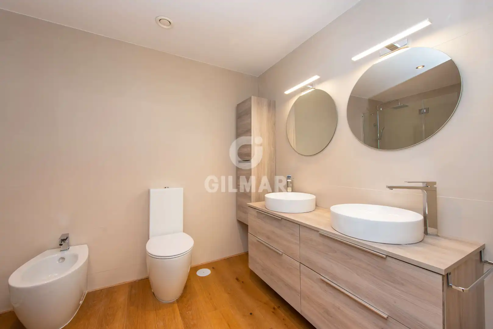 Baño de Piso en venta en Madrid con Calefacción, Trastero y Piscina