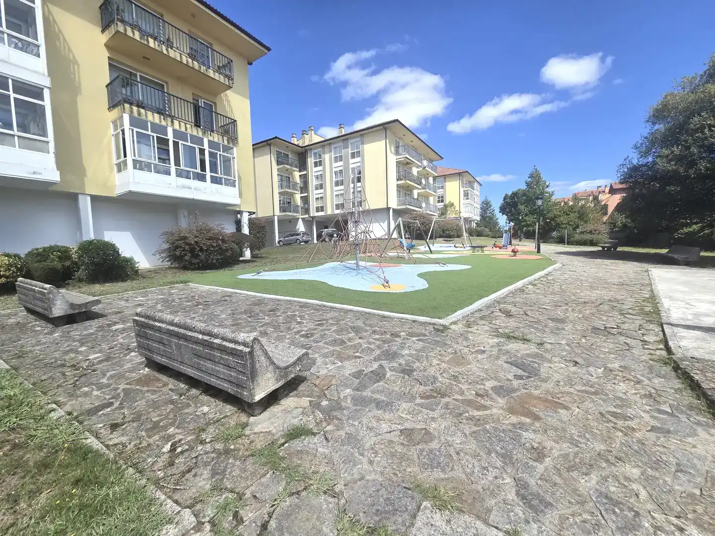 Parkplatz von Wohnung zum Verkauf in Teo mit Klimaanlage, Schwimmbad und Balkon