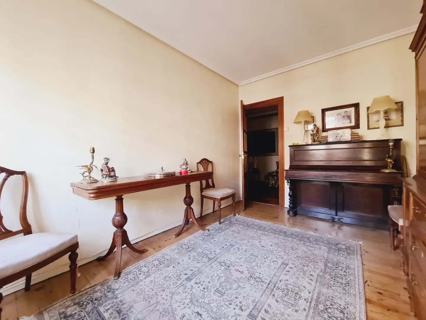 Bedroom of Flat for sale in  Pamplona / Iruña  with Heating, Parquet flooring and Furnished