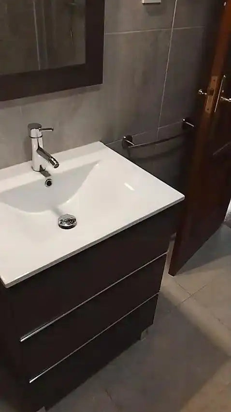 Bathroom of Flat for rent in Ronda