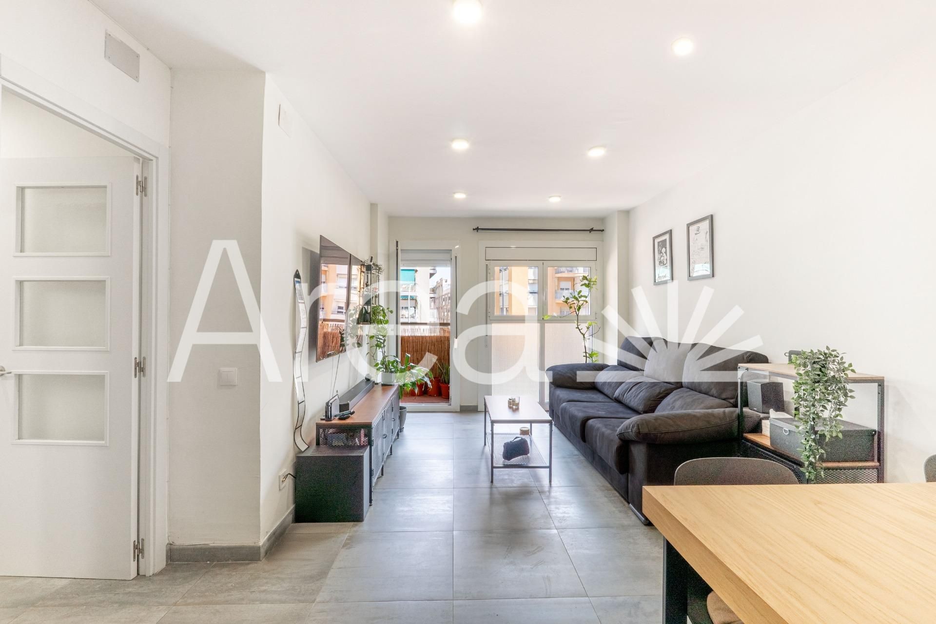 Living room of Flat for sale in Mataró  with Parquet flooring and Balcony