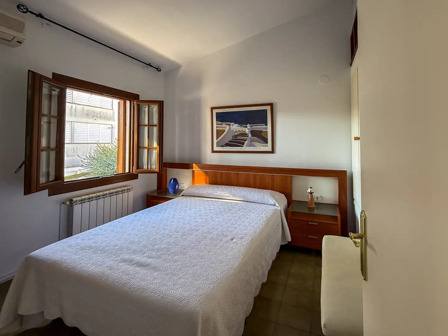 Schlafzimmer von Einfamilien-Reihenhaus zum Verkauf in Sant Feliu de Guíxols mit Klimaanlage, Heizung und Privatgarten