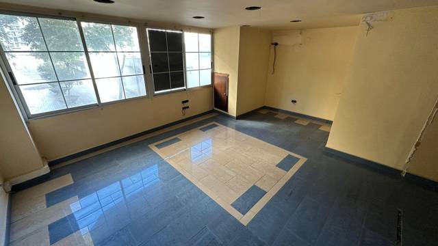 Local comercial en Venta en Calle de Ribelles Comín en Ensanche - Parque del Oeste