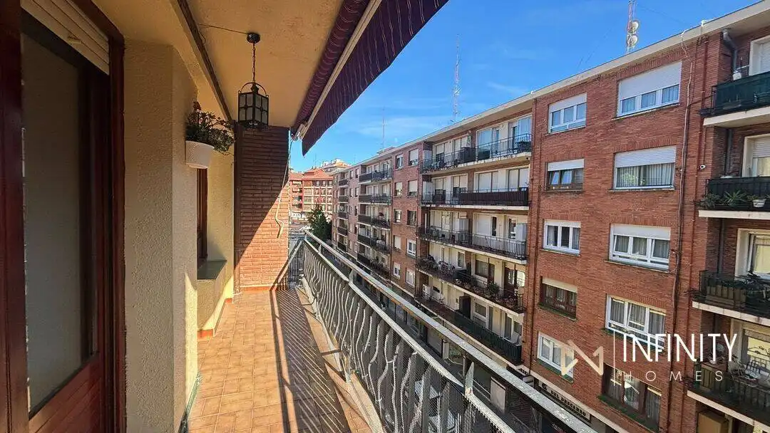 Exterior view of Flat for rent in Galdakao  with Heating, Terrace and Furnished