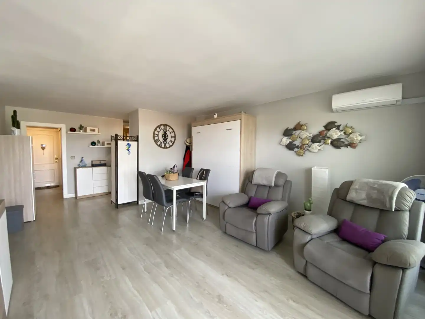 Sala de estar de Estudio en venta en Roses con Terraza y Amueblado