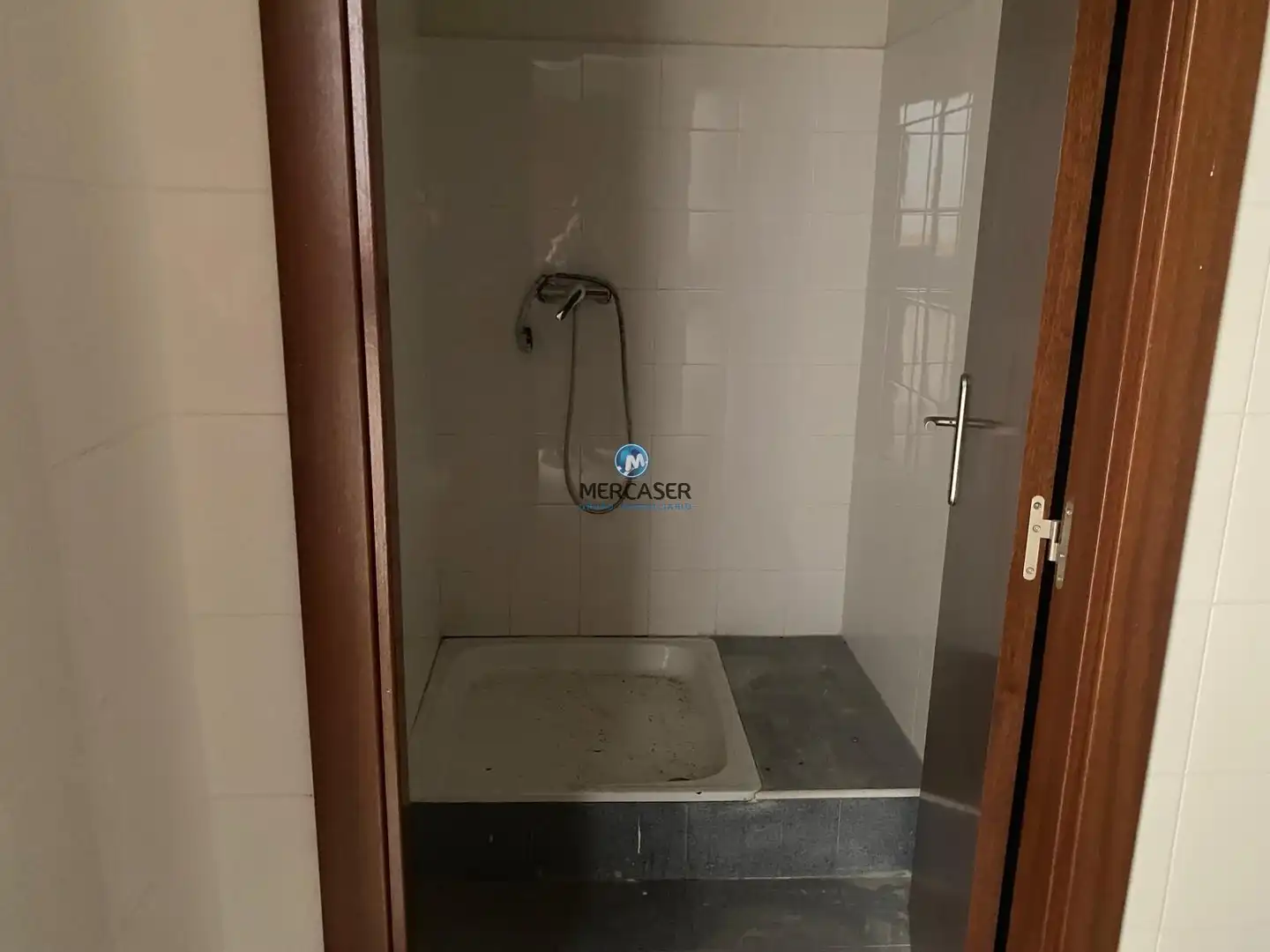 Badezimmer von Fabrikhallen zur Miete in Meco