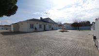 Vista exterior de Casa o xalet en venda en San Martín de la Vega amb Aire condicionat, Calefacció i Jardí privat