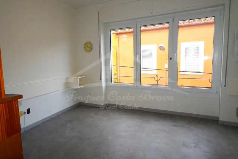Sala de estar de Oficina de alquiler en Palafrugell con Aire acondicionado y Terraza
