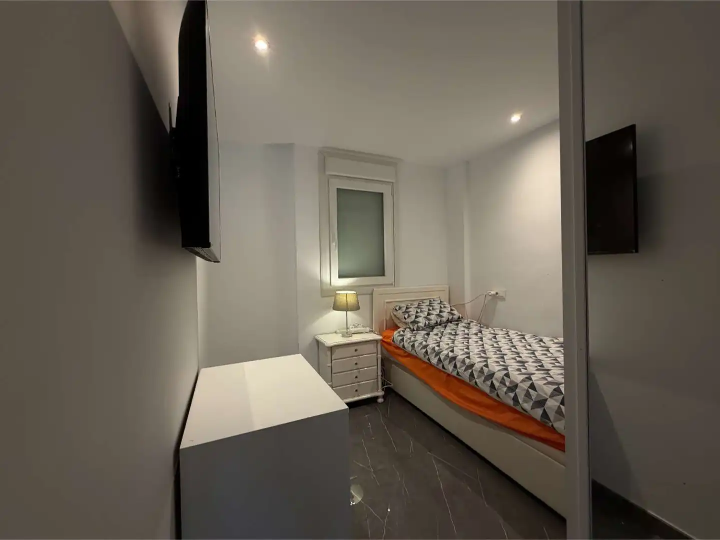 Habitación de Piso en venta en Fuengirola con Terraza, Amueblado y Piscina comunitaria