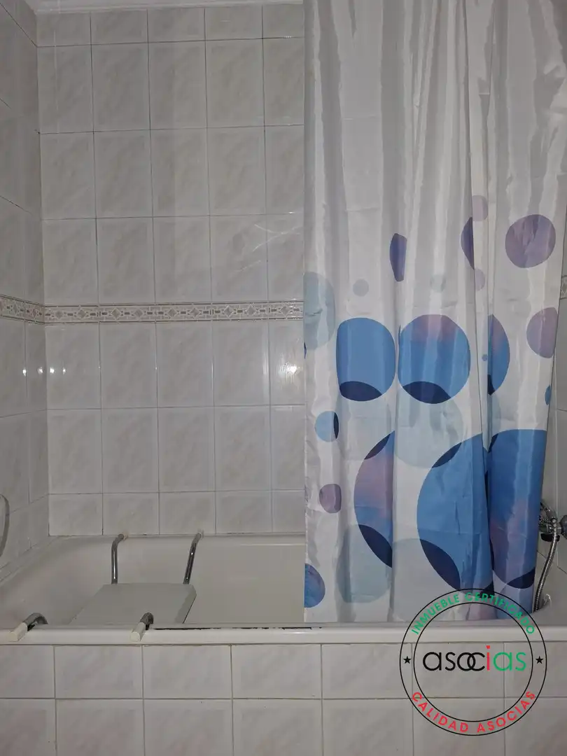 Baño de Piso en venta en Gijón  con Calefacción, Parquet y Trastero