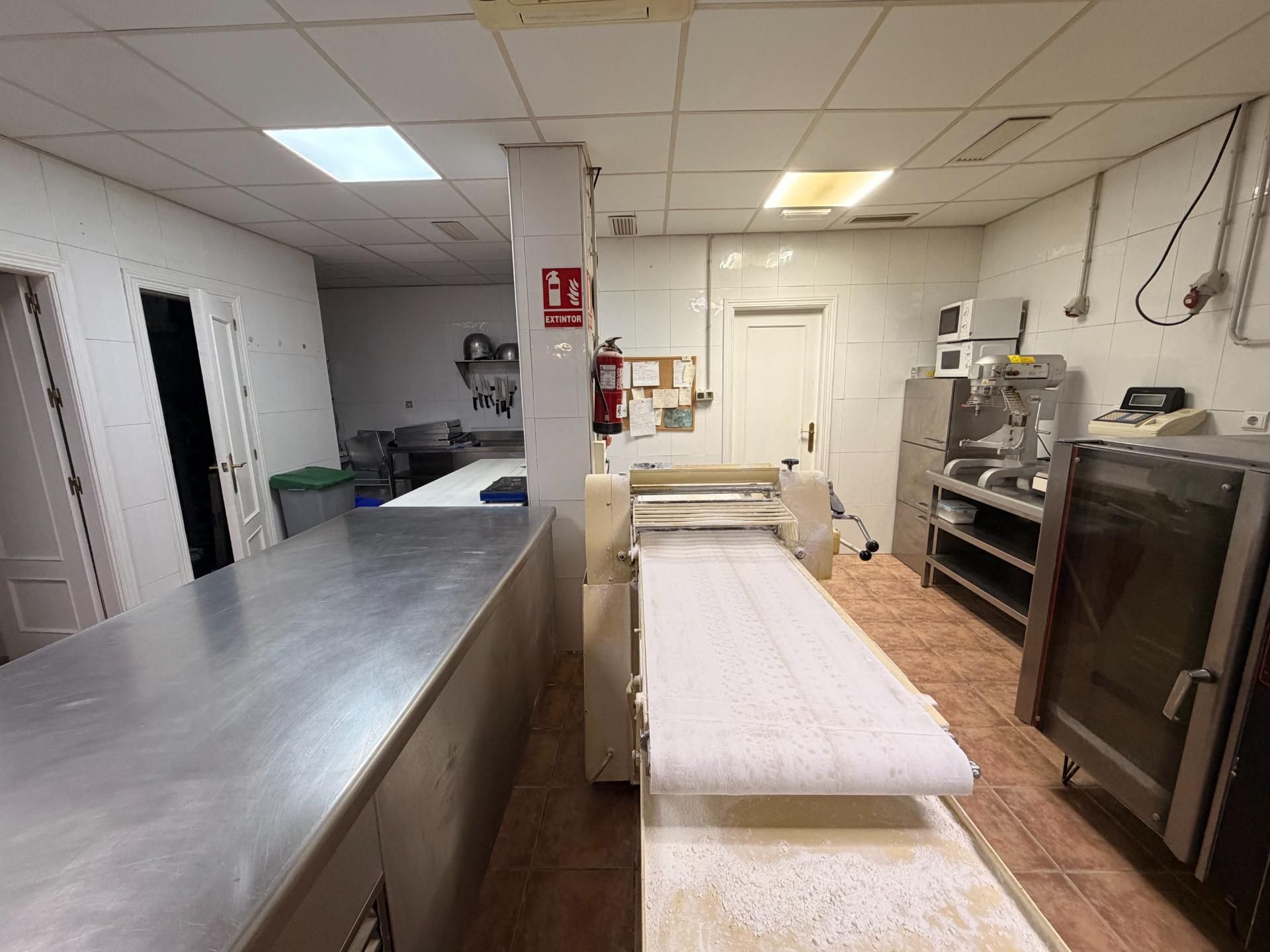 Cuina de Local de lloguer en  Granada Capital amb Moblat