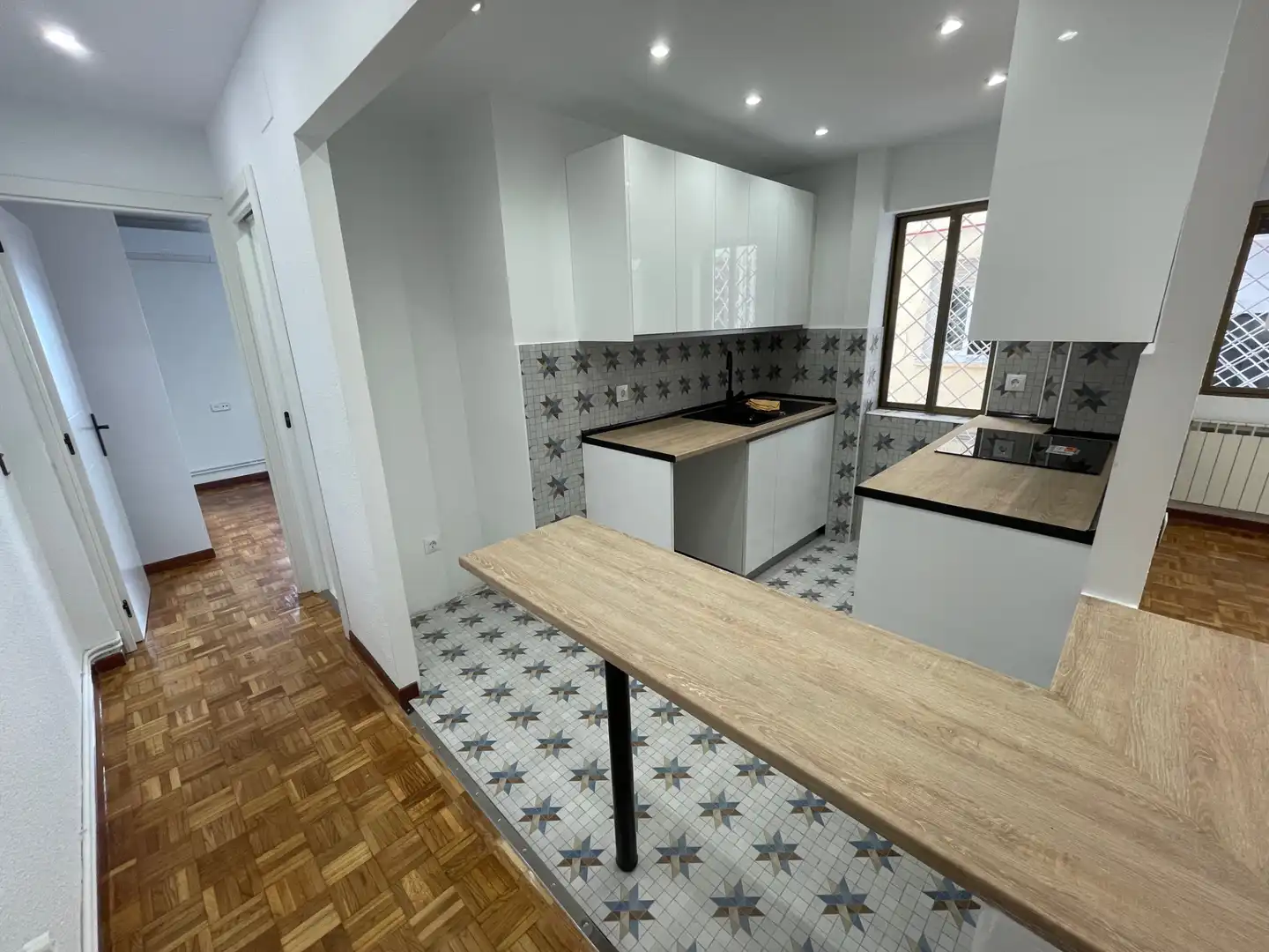 Kitchen of Flat for rent in Madrid  with Air Conditioner, Heating and Parquet flooring