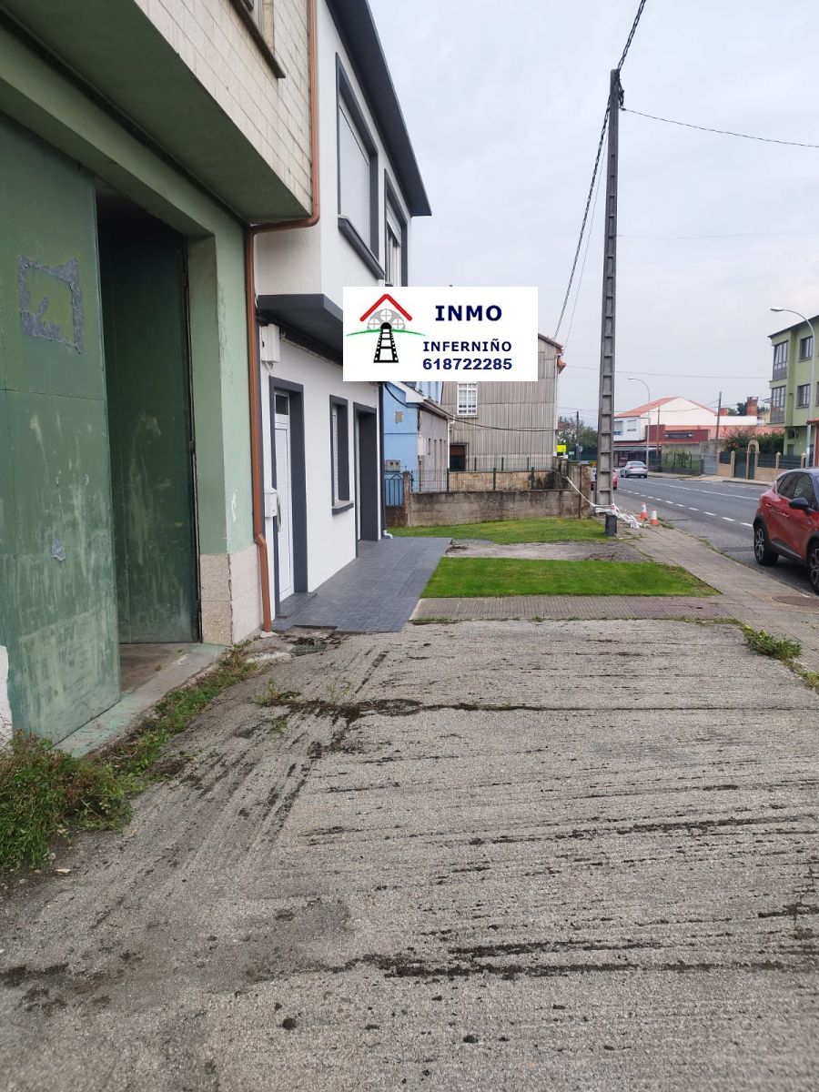 Vista exterior de Edifici en venda en Narón