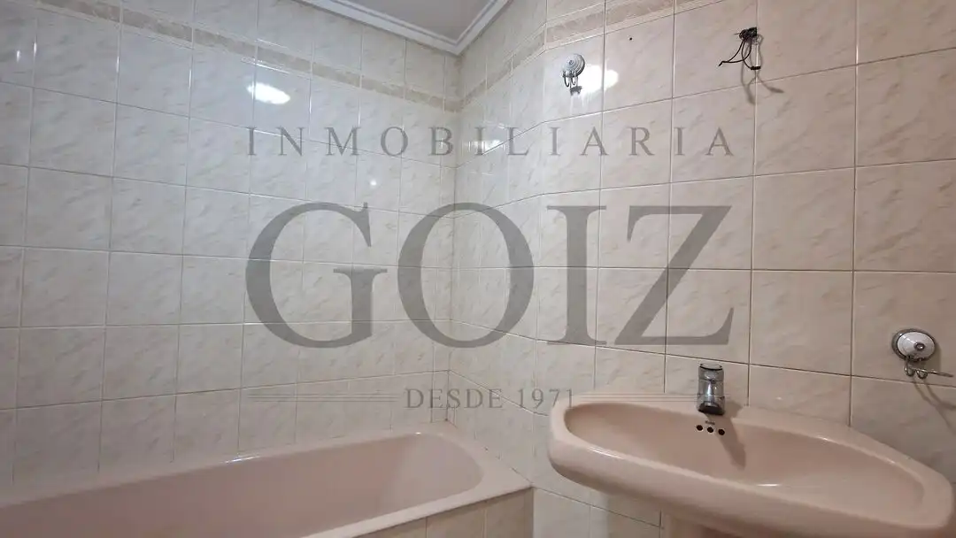 Baño de Piso en venta en Donostia - San Sebastián  con Calefacción y Balcón