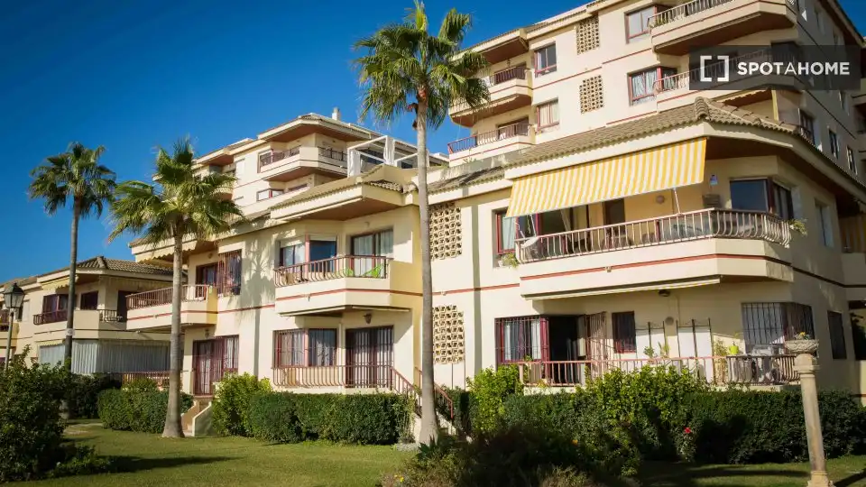 Vista exterior de Apartamento para compartir en Mijas con Aire acondicionado, Terraza y Amueblado