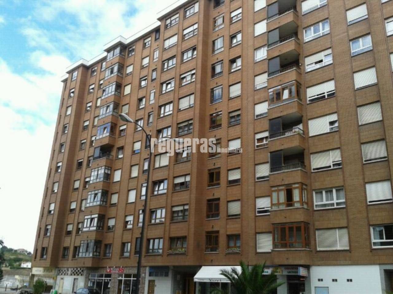 Garage for rent in Calle Juan Ochoa, 16, El Carbayedo - El Quirinal