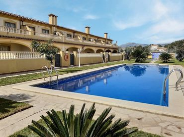 Adosado con piscina en venta en Miami Platja