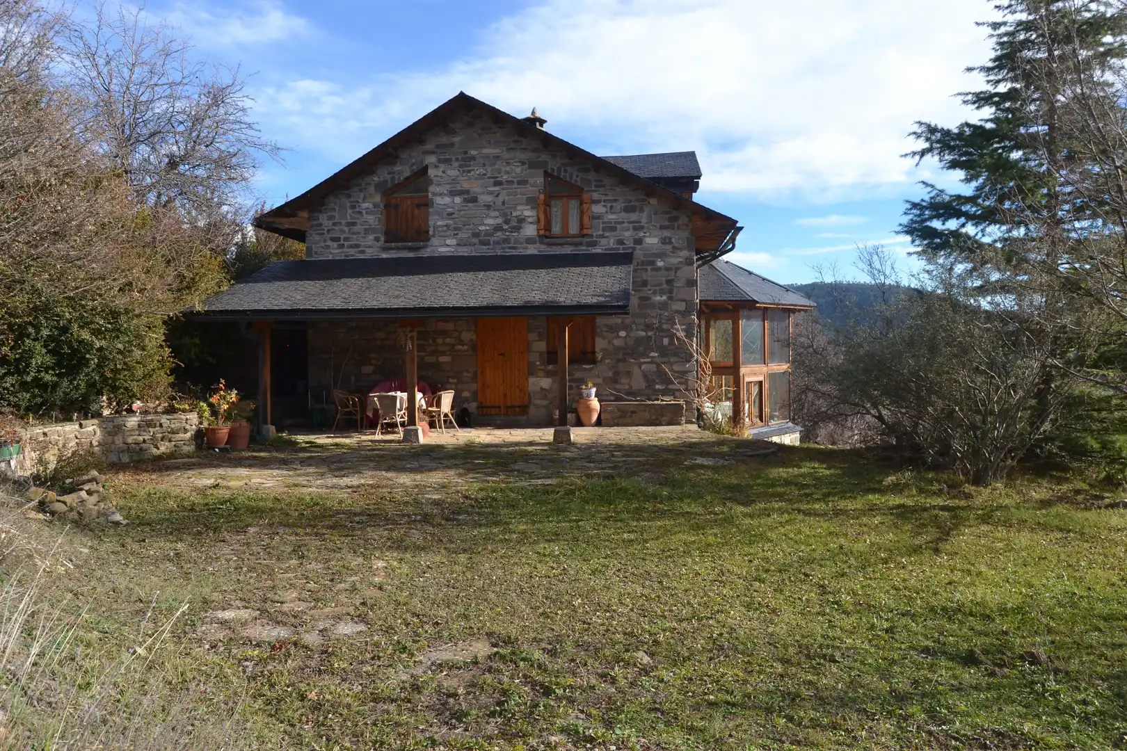 Außenansicht von Haus oder Chalet zum Verkauf in Aisa mit Heizung und Privatgarten