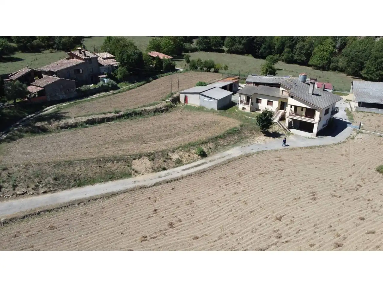 Finca rústica en venda en La Vall d'en Bas amb Calefacció, Jardí privat i Terrassa