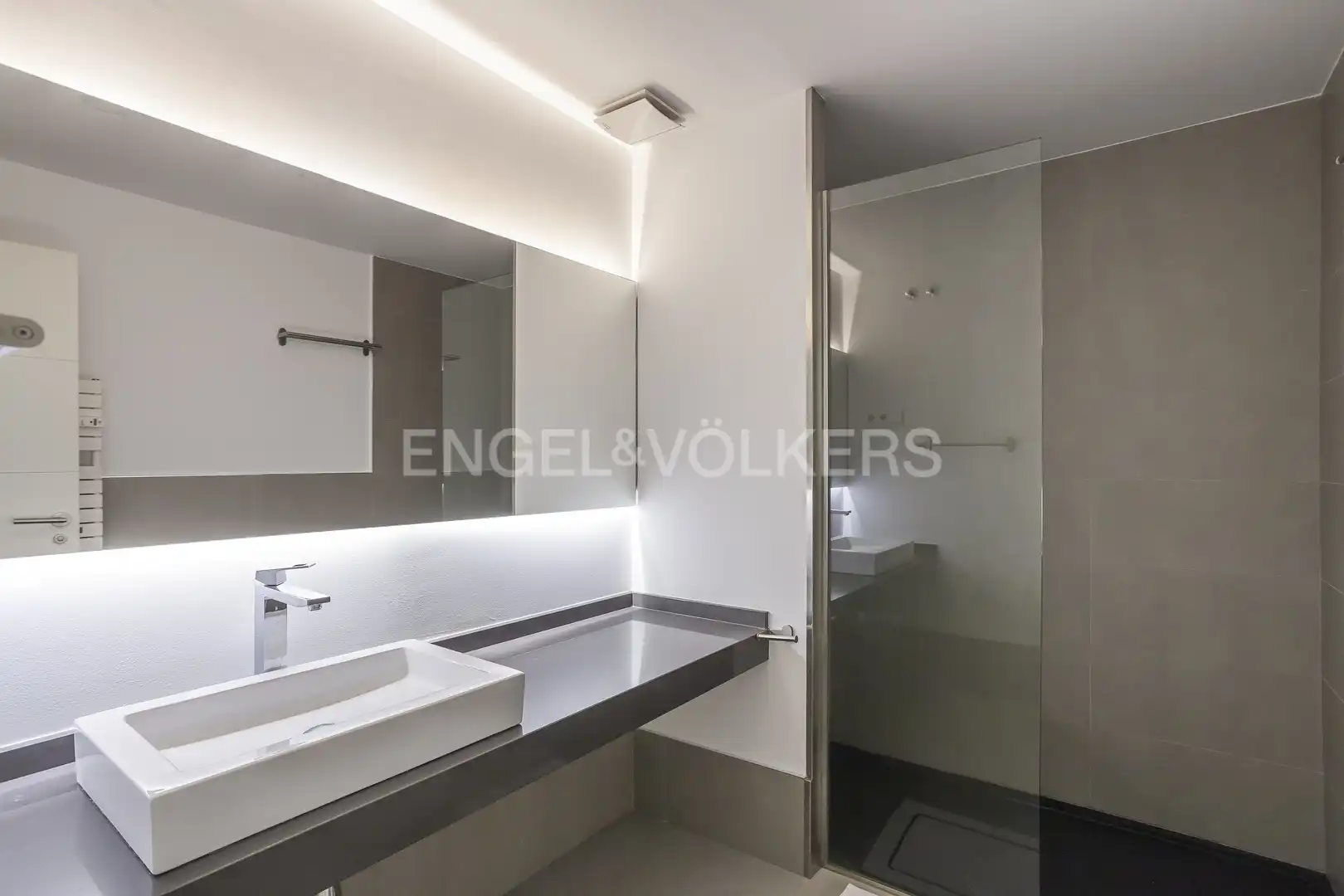 Bany de Apartament de lloguer en Madrid amb Aire condicionat, Calefacció i Parquet