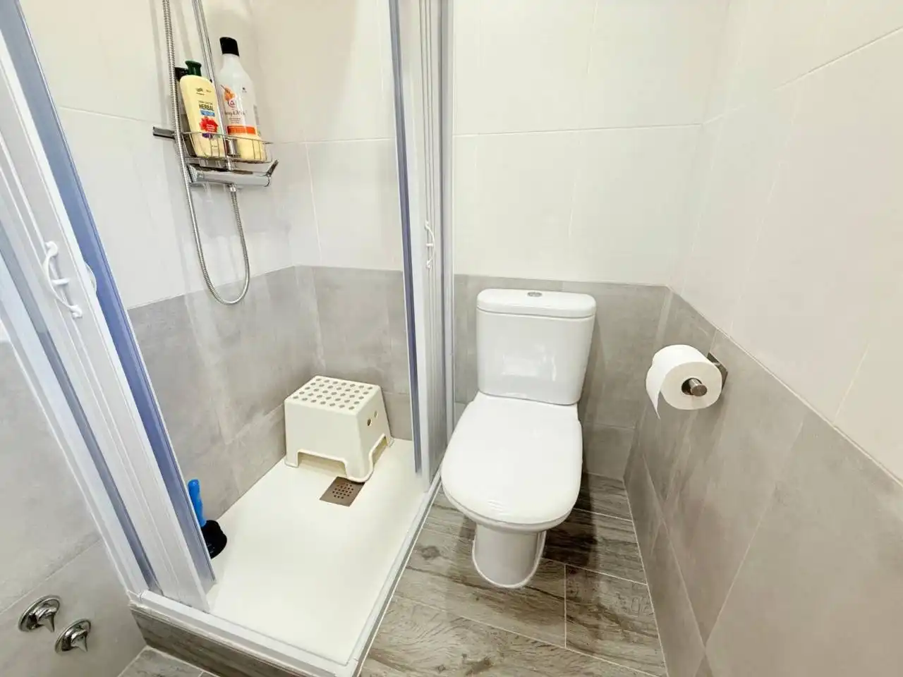 Bathroom of Houses for sale in Hostalric  with Air Conditioner, Heating and Private garden